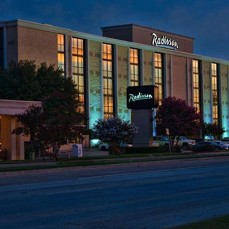 Radisson Hotel Louisville North Джефферсонвилл Экстерьер фото