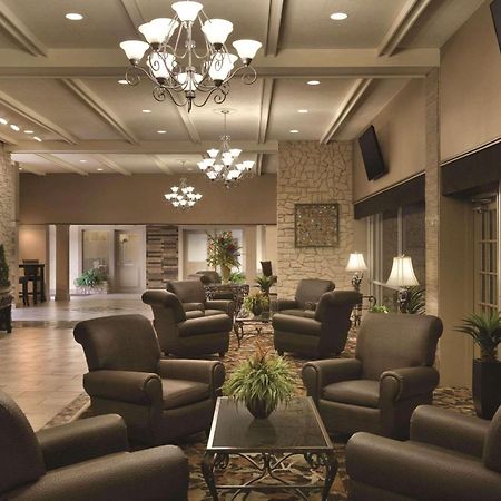Radisson Hotel Louisville North Джефферсонвилл Экстерьер фото