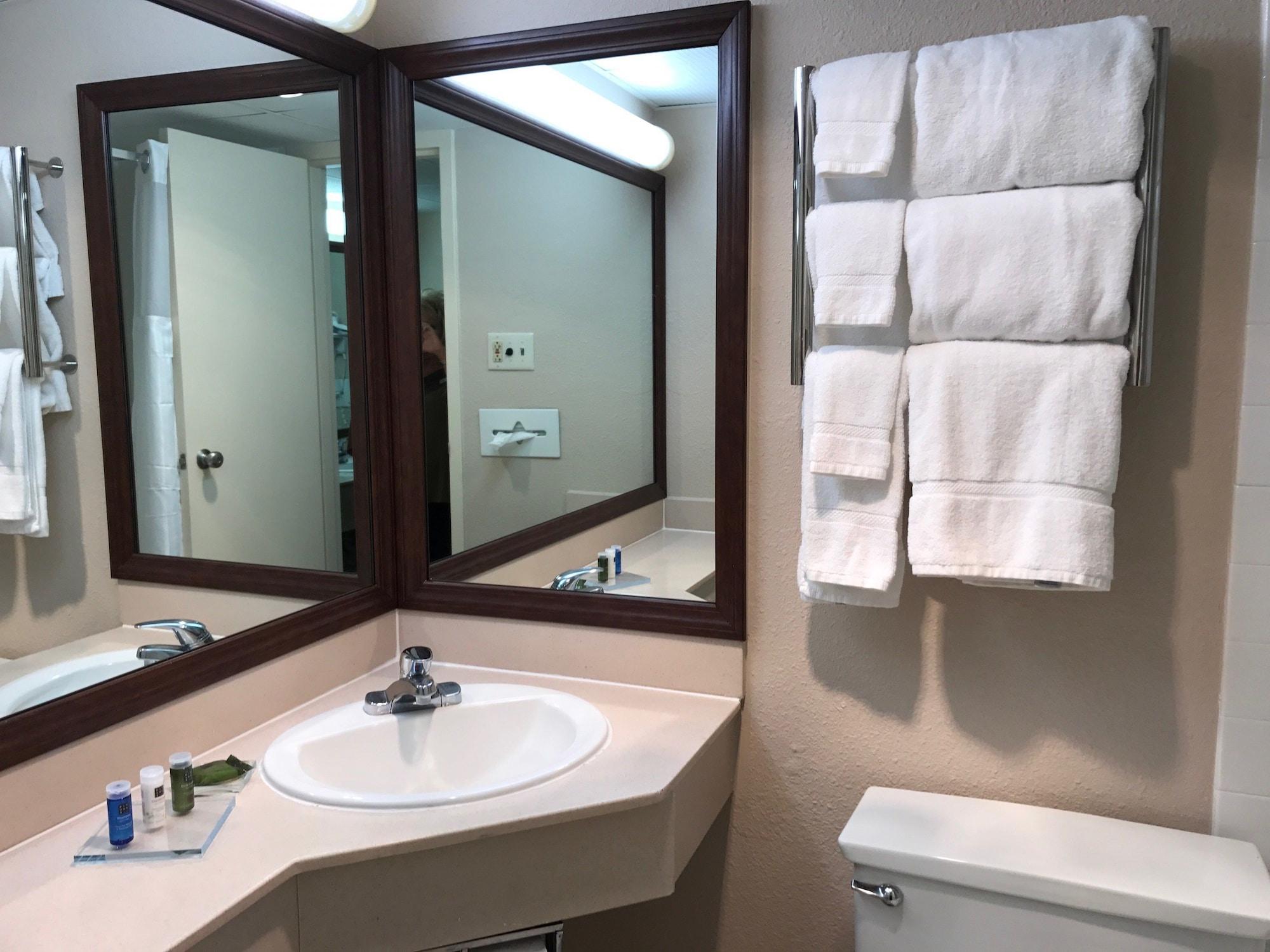 Radisson Hotel Louisville North Джефферсонвилл Номер фото