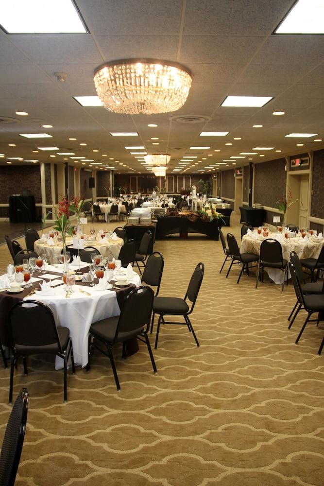 Radisson Hotel Louisville North Джефферсонвилл Экстерьер фото