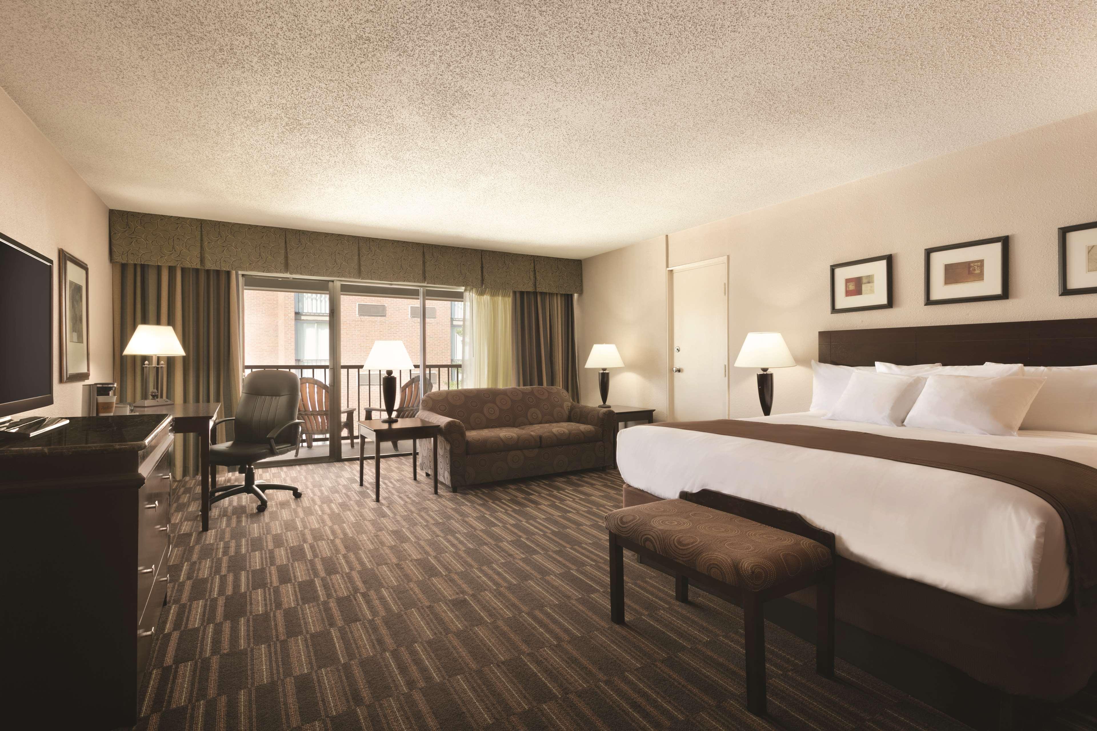 Radisson Hotel Louisville North Джефферсонвилл Экстерьер фото