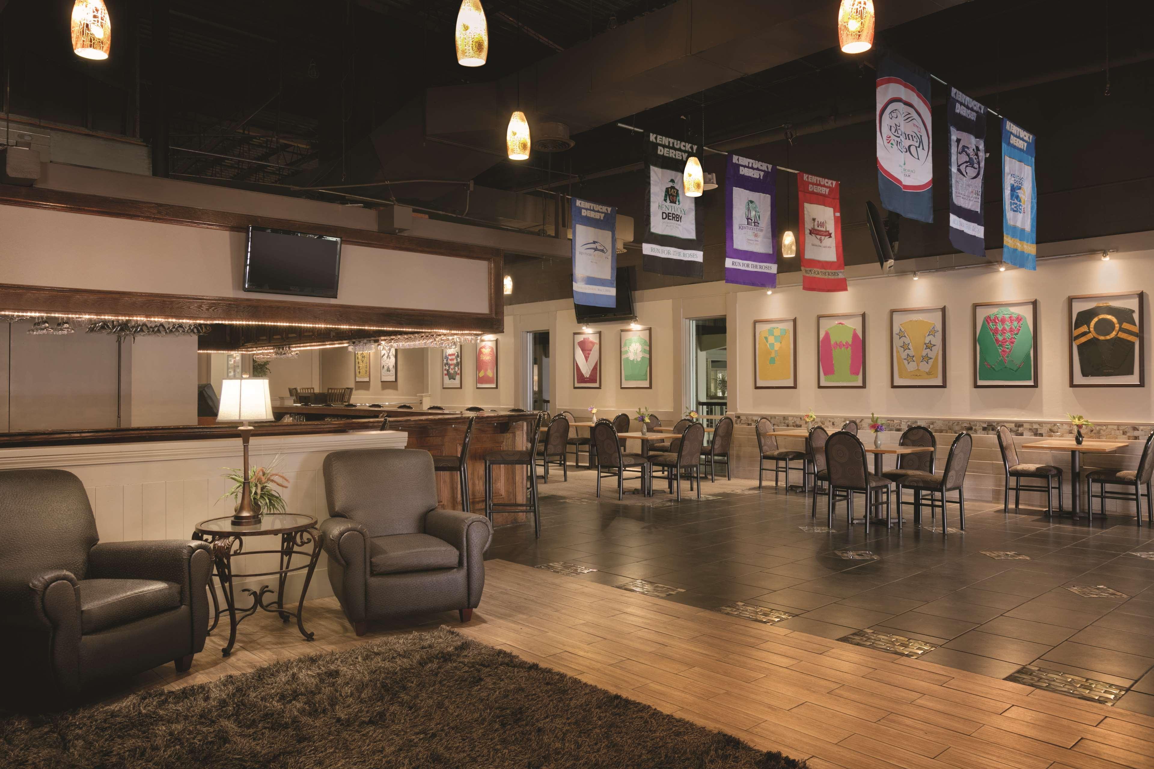 Radisson Hotel Louisville North Джефферсонвилл Удобства фото