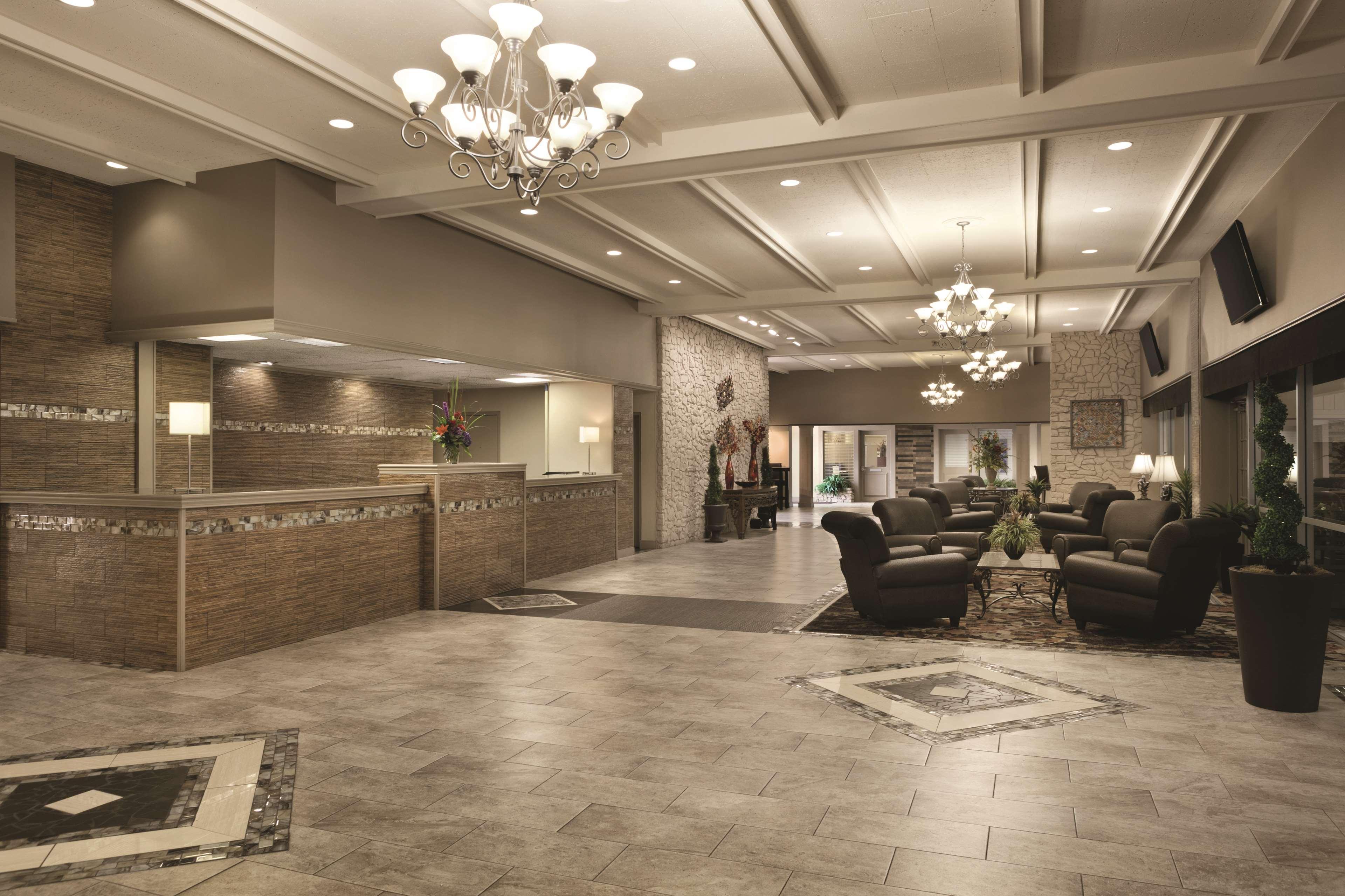 Radisson Hotel Louisville North Джефферсонвилл Экстерьер фото