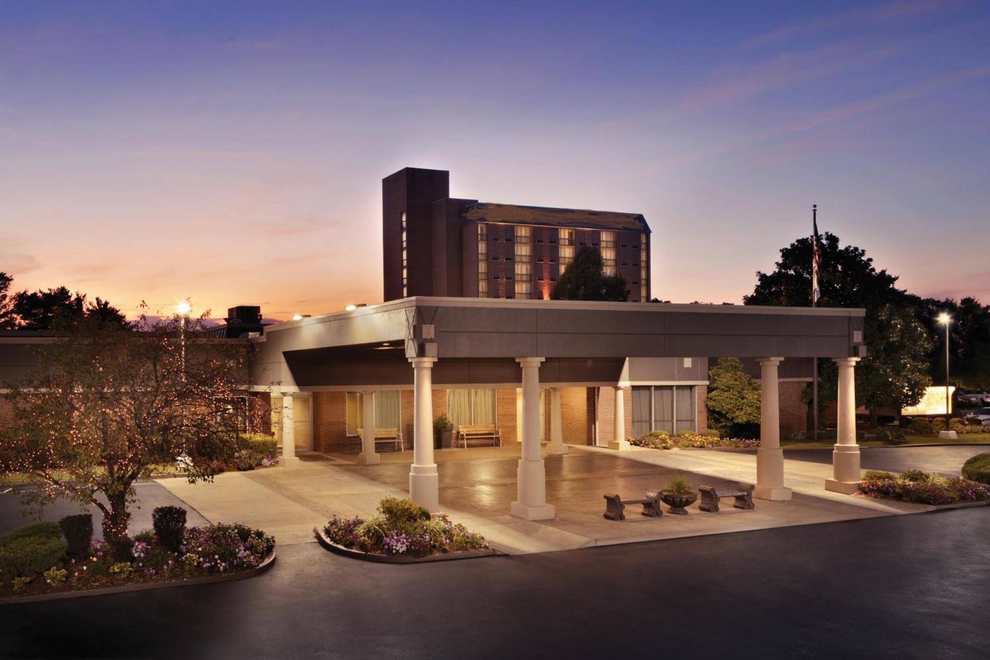 Radisson Hotel Louisville North Джефферсонвилл Экстерьер фото