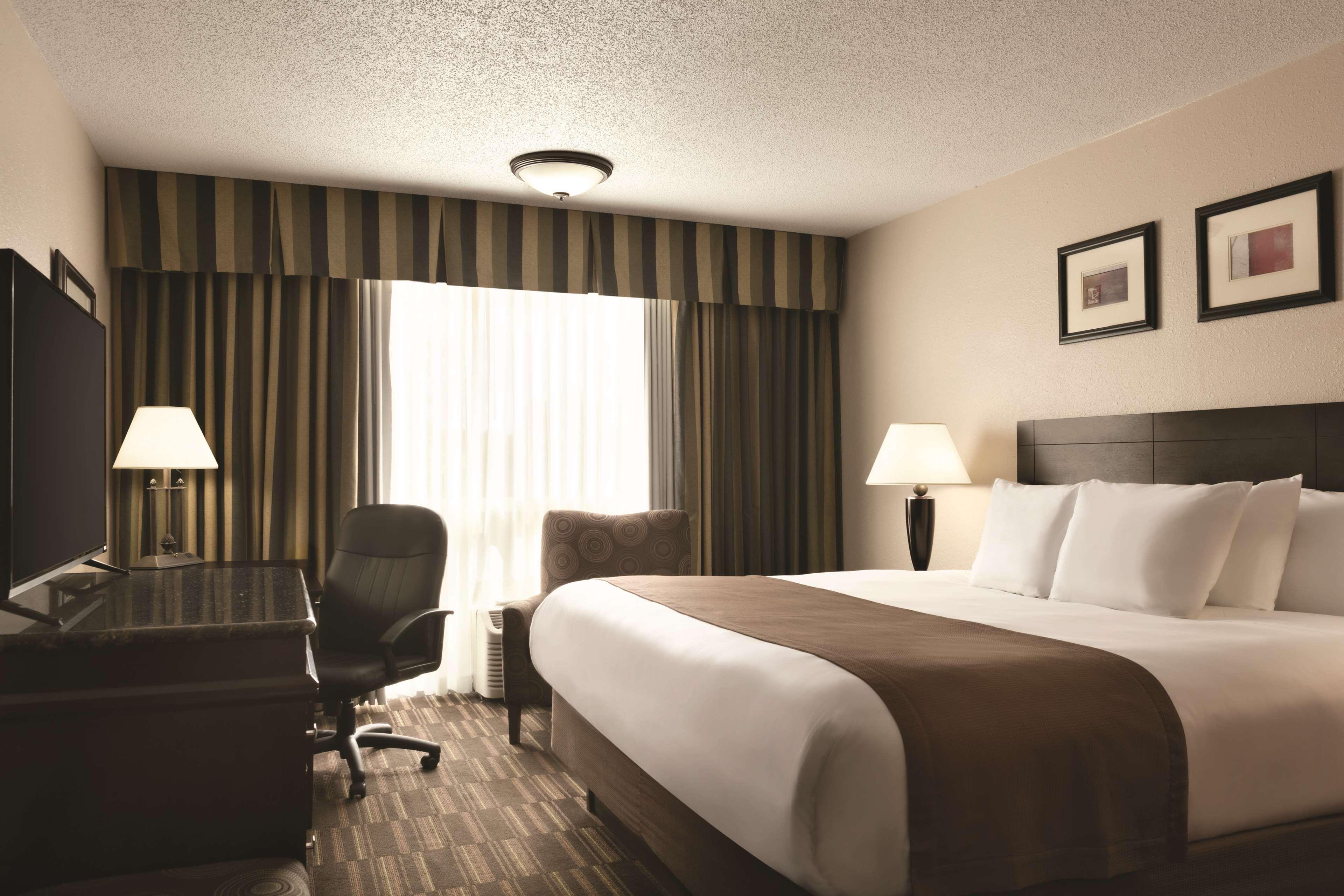 Radisson Hotel Louisville North Джефферсонвилл Номер фото