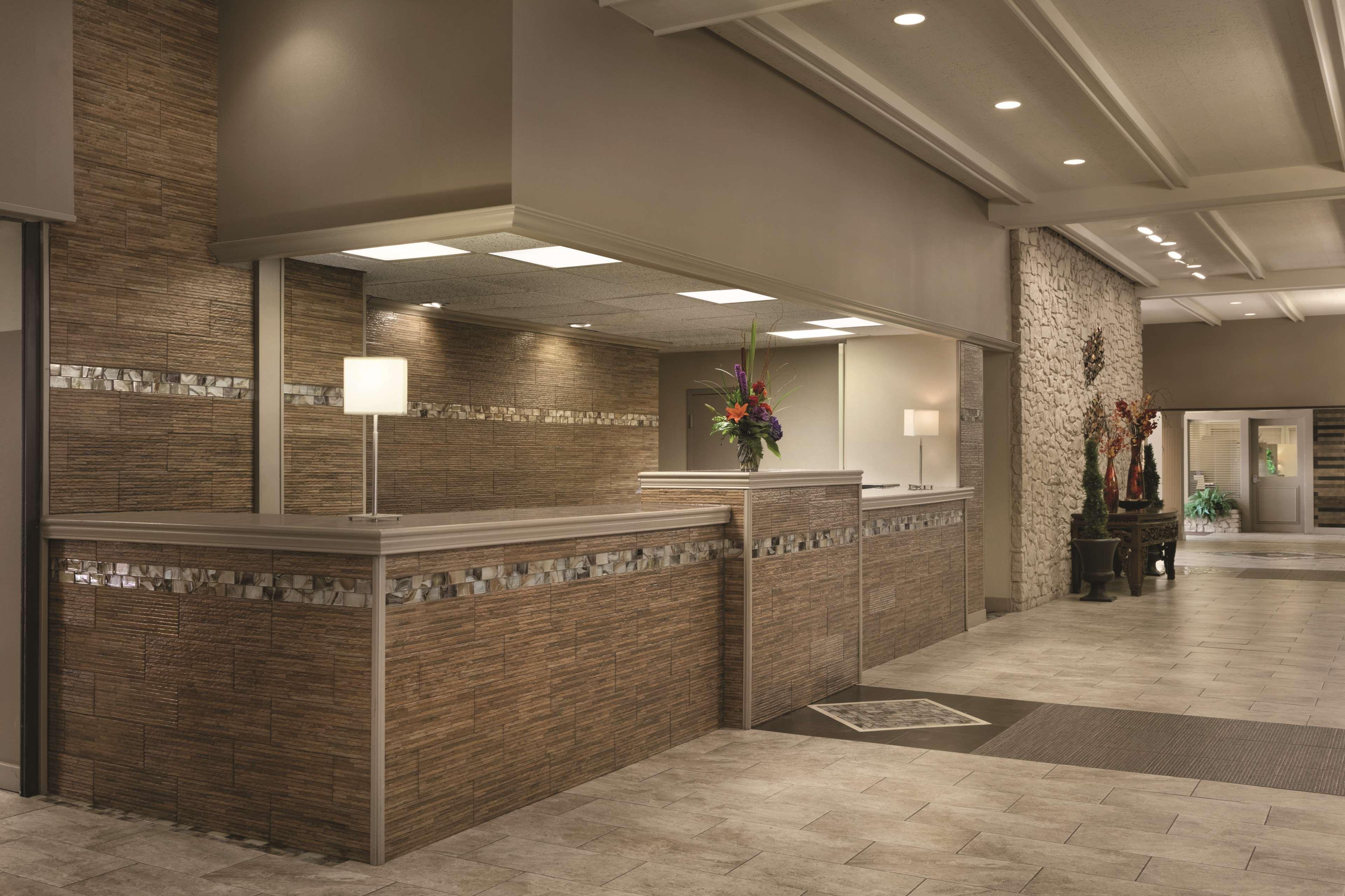 Radisson Hotel Louisville North Джефферсонвилл Интерьер фото
