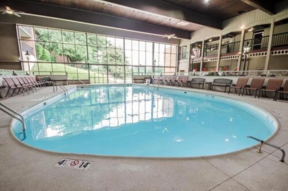 Radisson Hotel Louisville North Джефферсонвилл Экстерьер фото