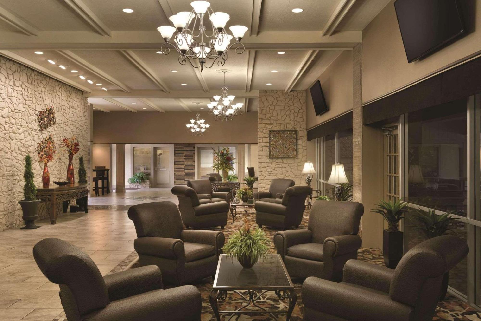 Radisson Hotel Louisville North Джефферсонвилл Экстерьер фото